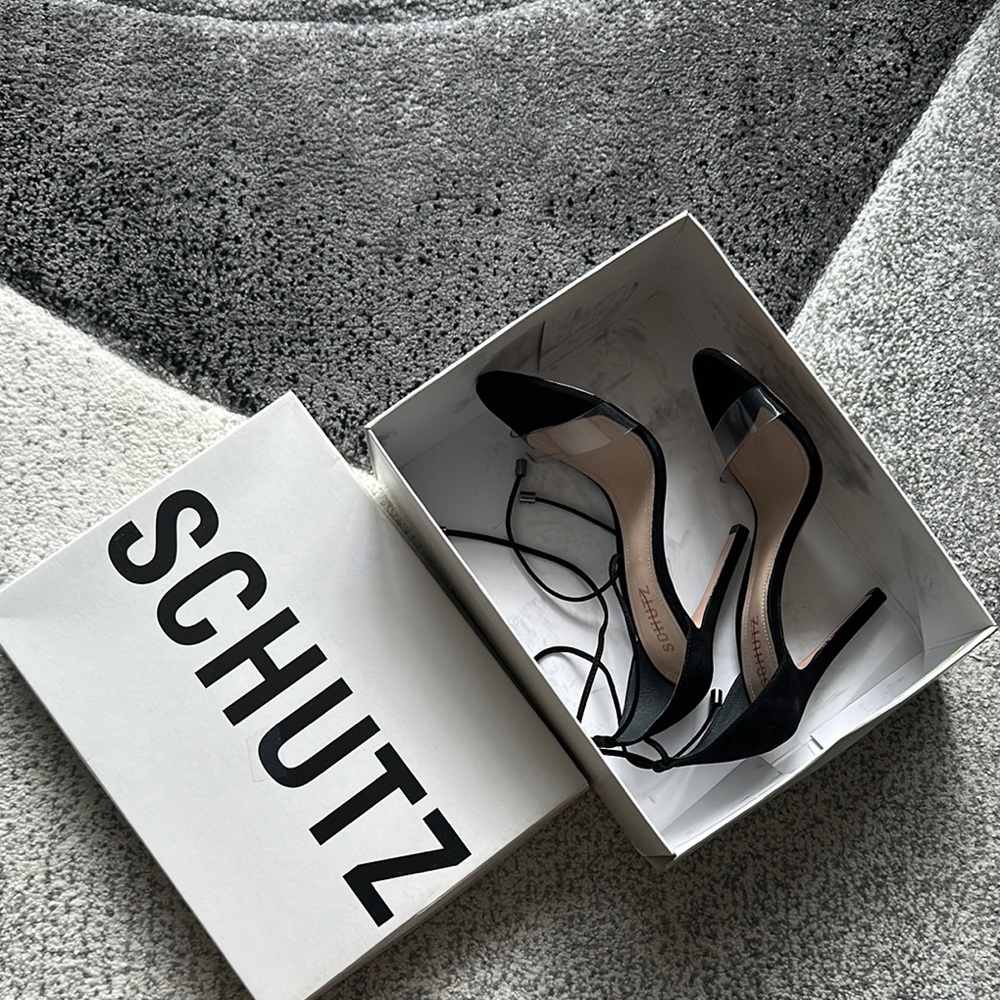 SCHUTZ Black Heels Elegant Design